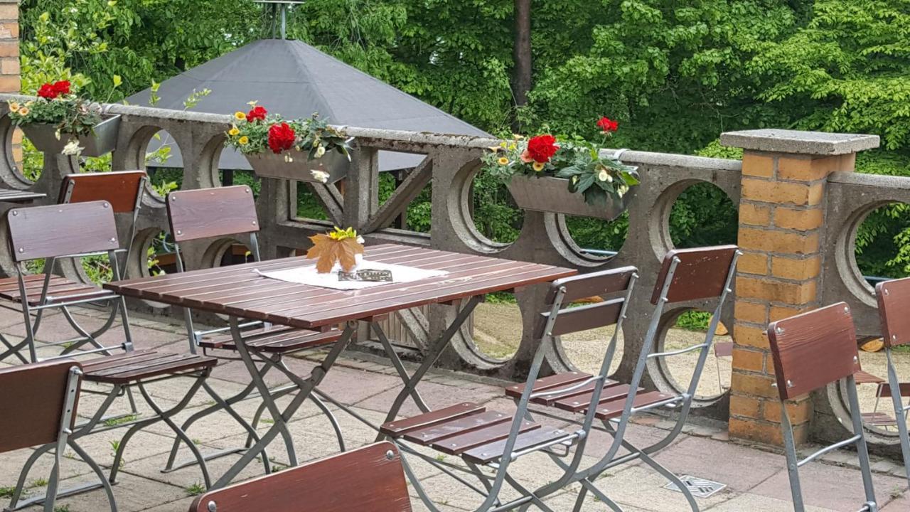 Hotel Kreuzbergbaude Beim Berzdorfer See Mit Wohlfuehl Sauna Markersdorf Esterno foto