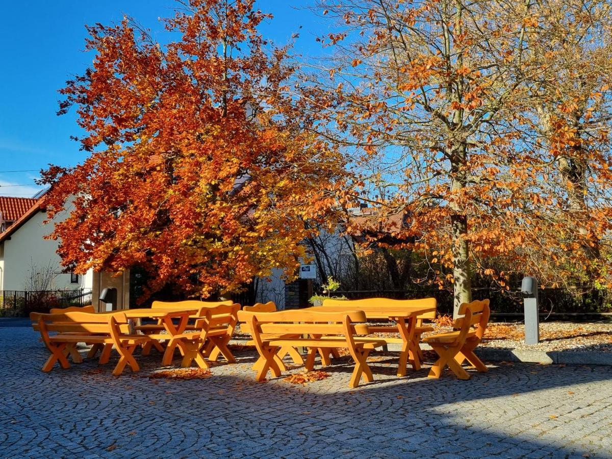 Hotel Kreuzbergbaude Beim Berzdorfer See Mit Wohlfuehl Sauna Markersdorf Esterno foto