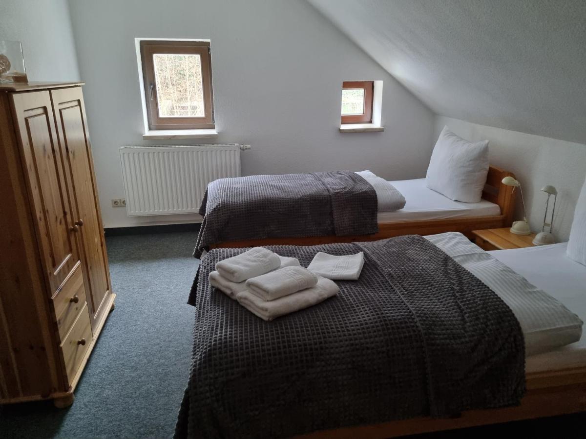 Hotel Kreuzbergbaude Beim Berzdorfer See Mit Wohlfuehl Sauna Markersdorf Esterno foto
