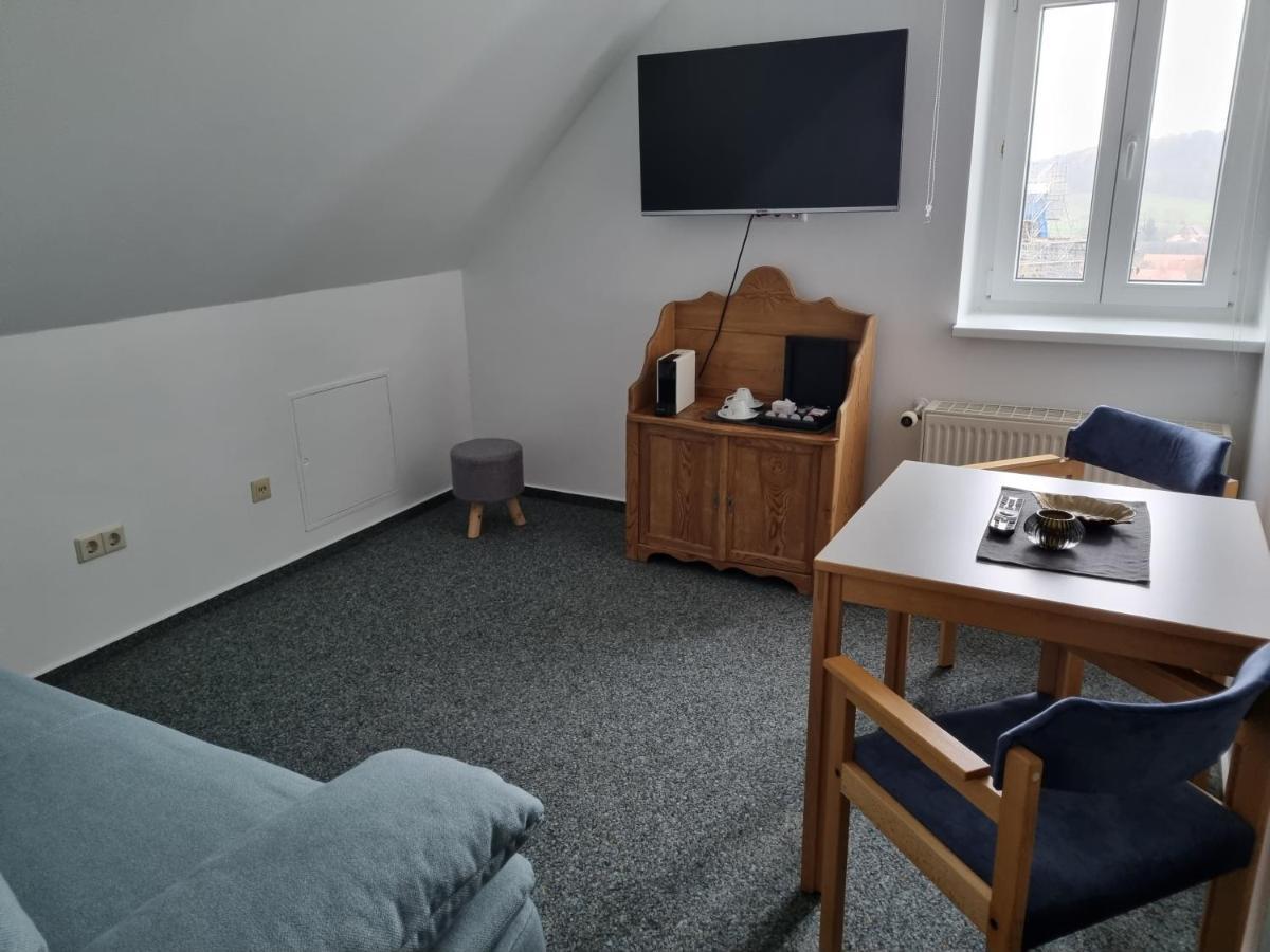Hotel Kreuzbergbaude Beim Berzdorfer See Mit Wohlfuehl Sauna Markersdorf Esterno foto